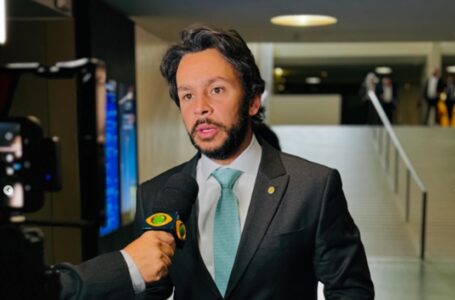 Câmara aprova requerimento de Negromonte Jr. para debater PEC ‘6×1’